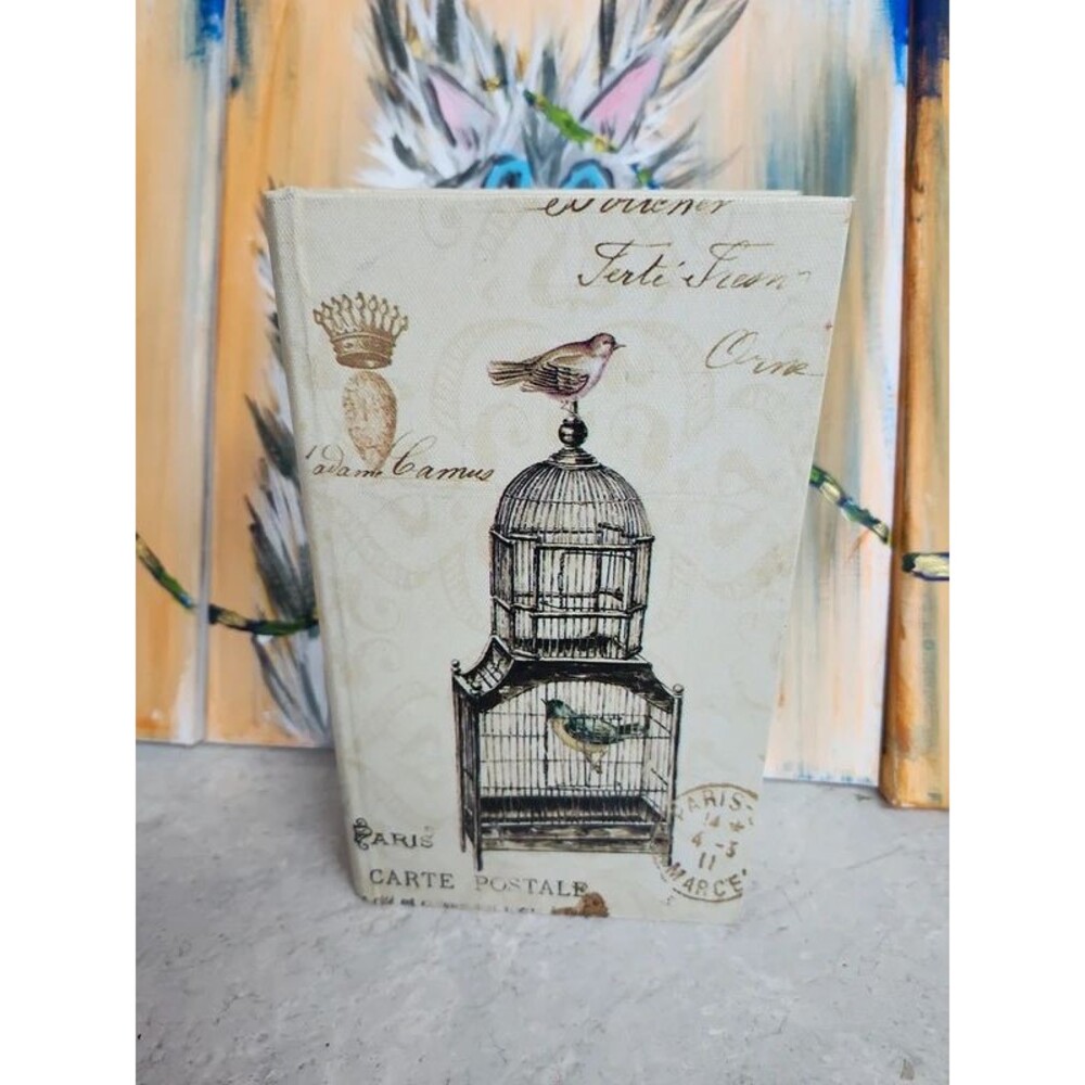 Hidden jewelry box disguised like a book for Paris